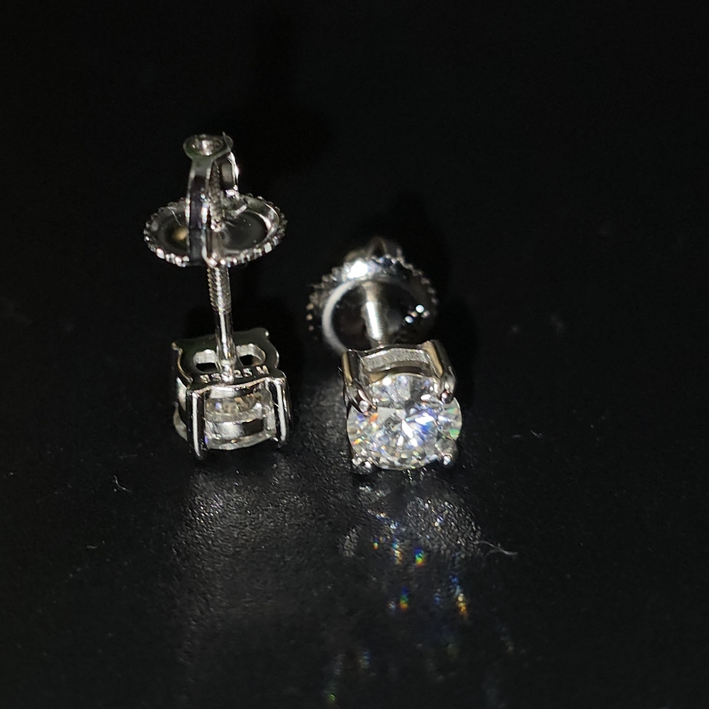 ✨ 1.00 CTW Moissanite Stud Earrings | S925 Sterling Silver | VVS D Color | Screw